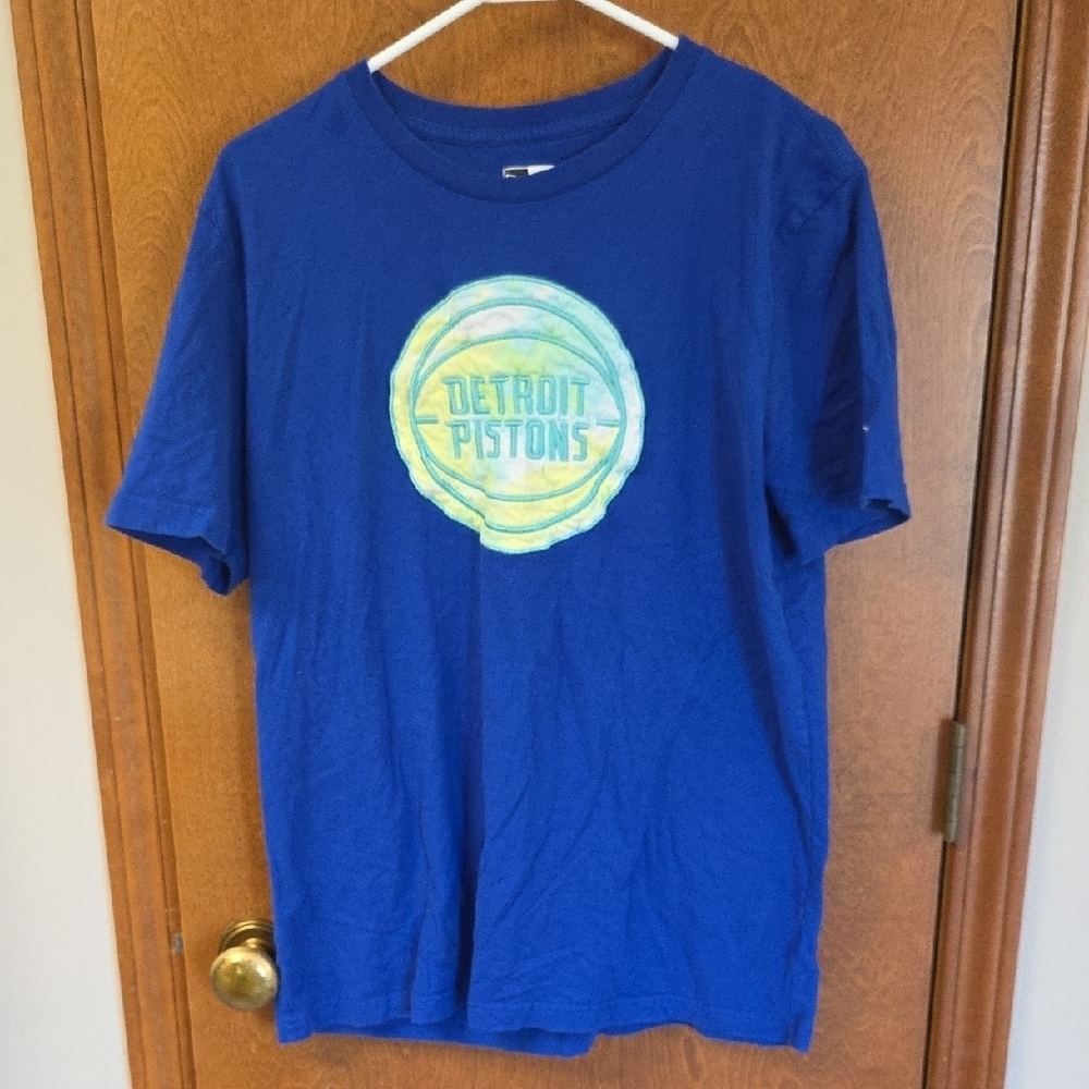 Detroit Pistons Tee Shirt Large